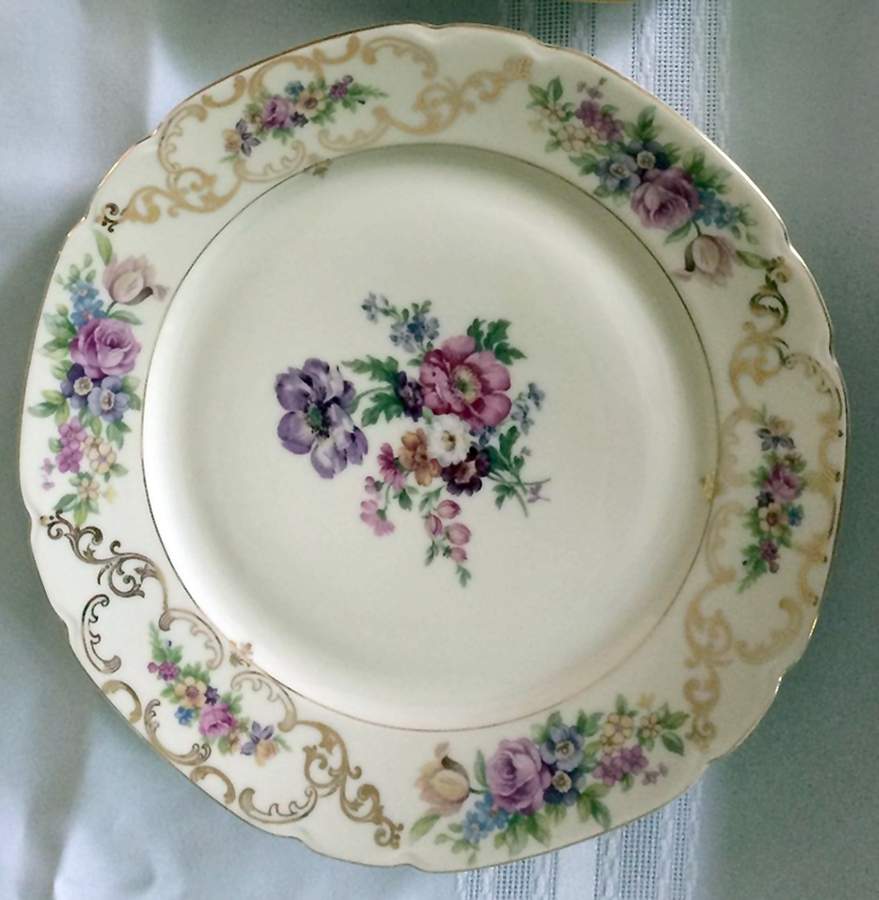 VIT395 Dinner Plate by Victoria (Czech)-1