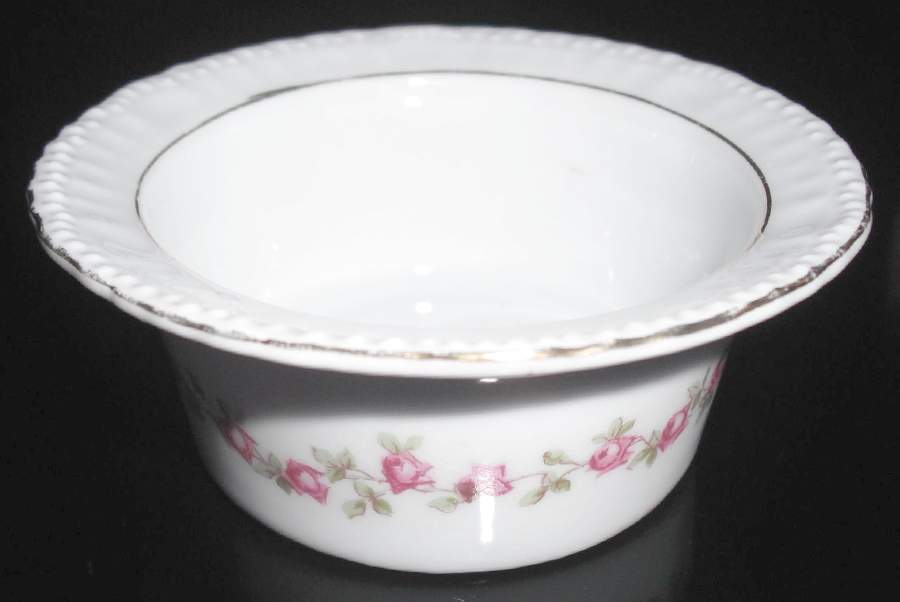 VTO132 (Gold Verge) Ramekin by Victoria (Austria)-1