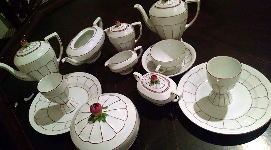 VIT399 Dinner Plate by Victoria (Czech)-1