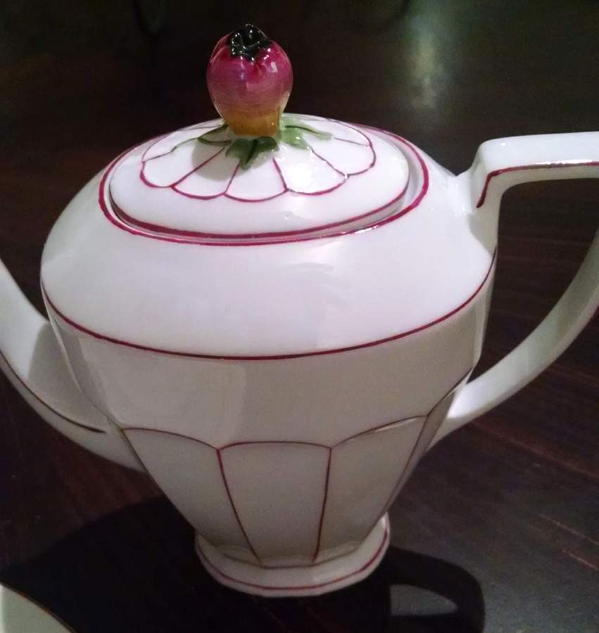 VIT399 Small Coffee Pot & Lid by Victoria (Czech)-1