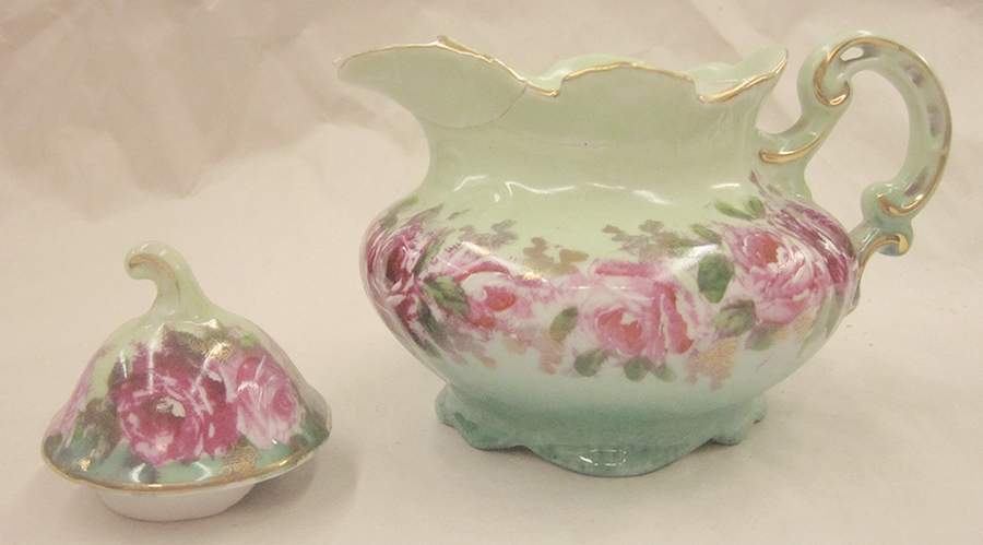 VTO236 Creamer & Lid by Victoria (Austria)-1