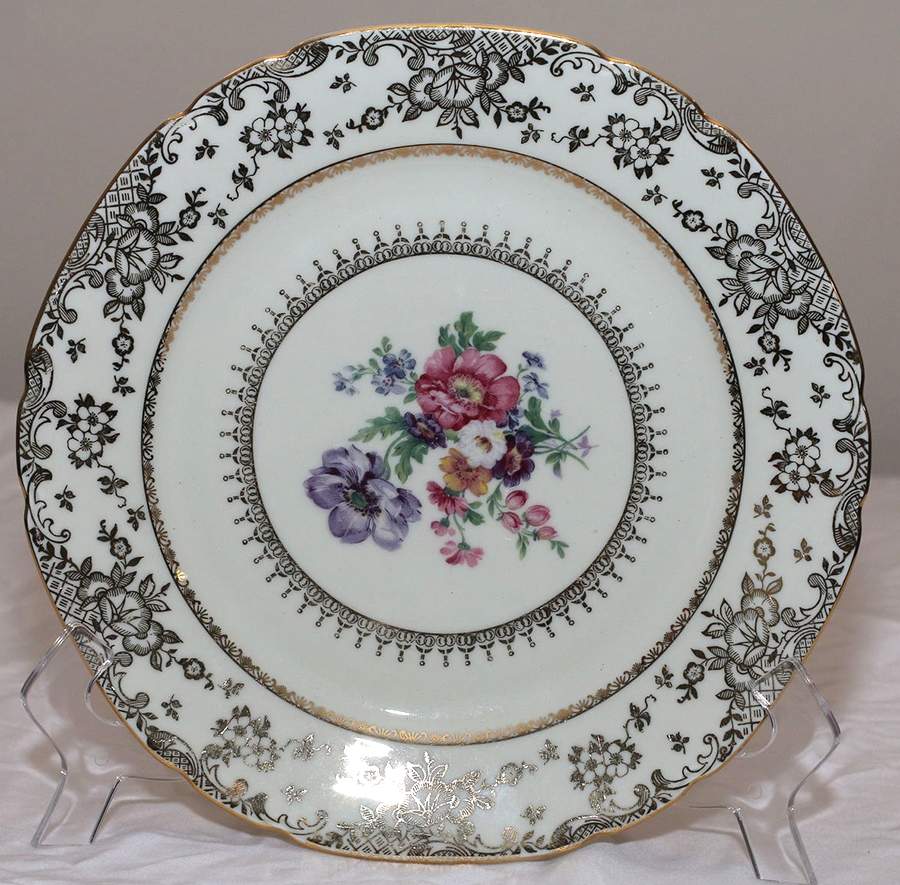 VIT400 Dinner Plate by Victoria (Czech)-1