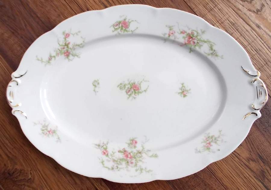 VTO244 16" Oval Serving Platter by Victoria (Austria)-1