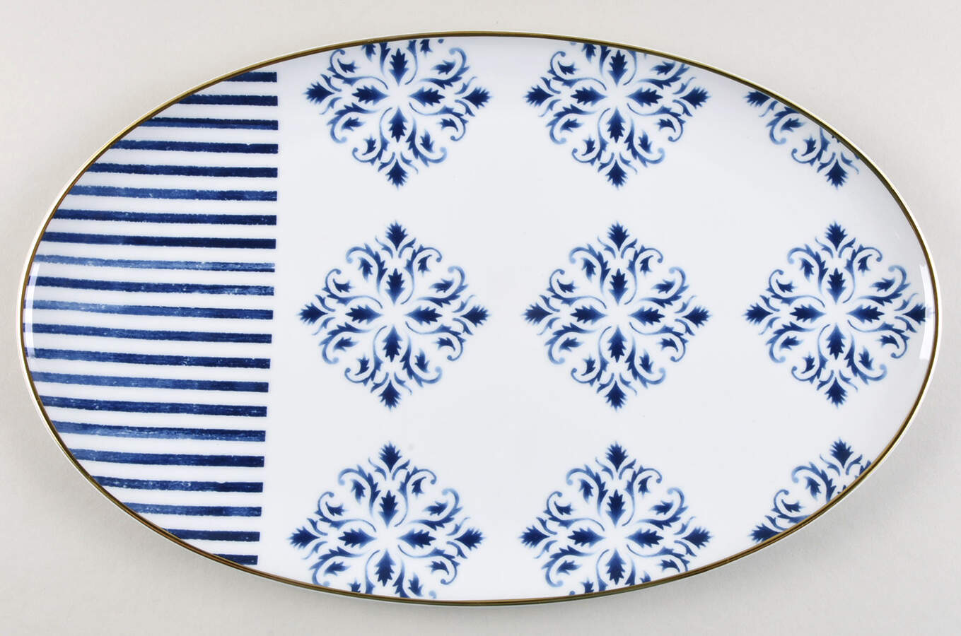 Transatlantica 15" Oval Serving Platter by Vista Alegre-1