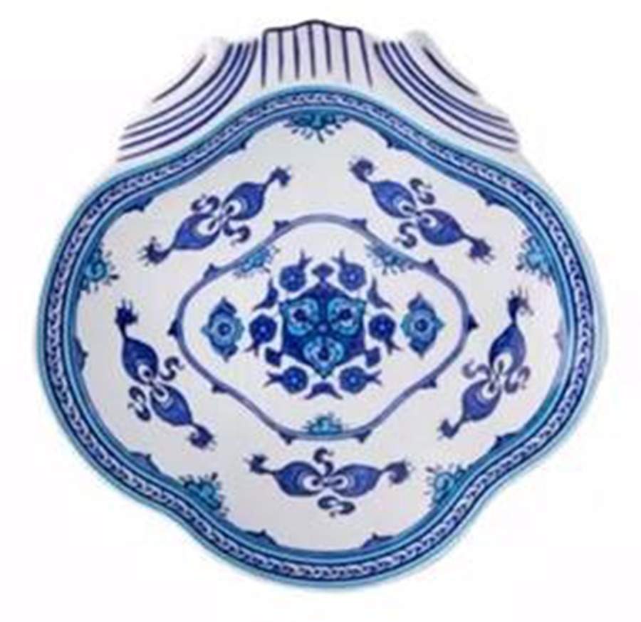 Izmir Shell Shaped Dish by Vista Alegre-1
