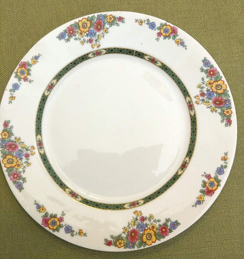 VIT414 Dinner Plate by Victoria (Czech)-1