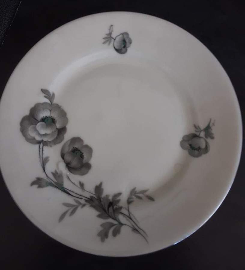 VIT416 Dinner Plate by Victoria (Czech)-1