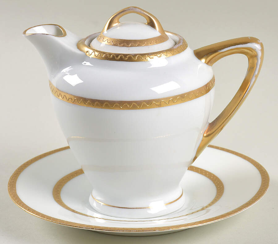 VTO247 Large Syrup with Lid and Underplate by Victoria (Austria)-1
