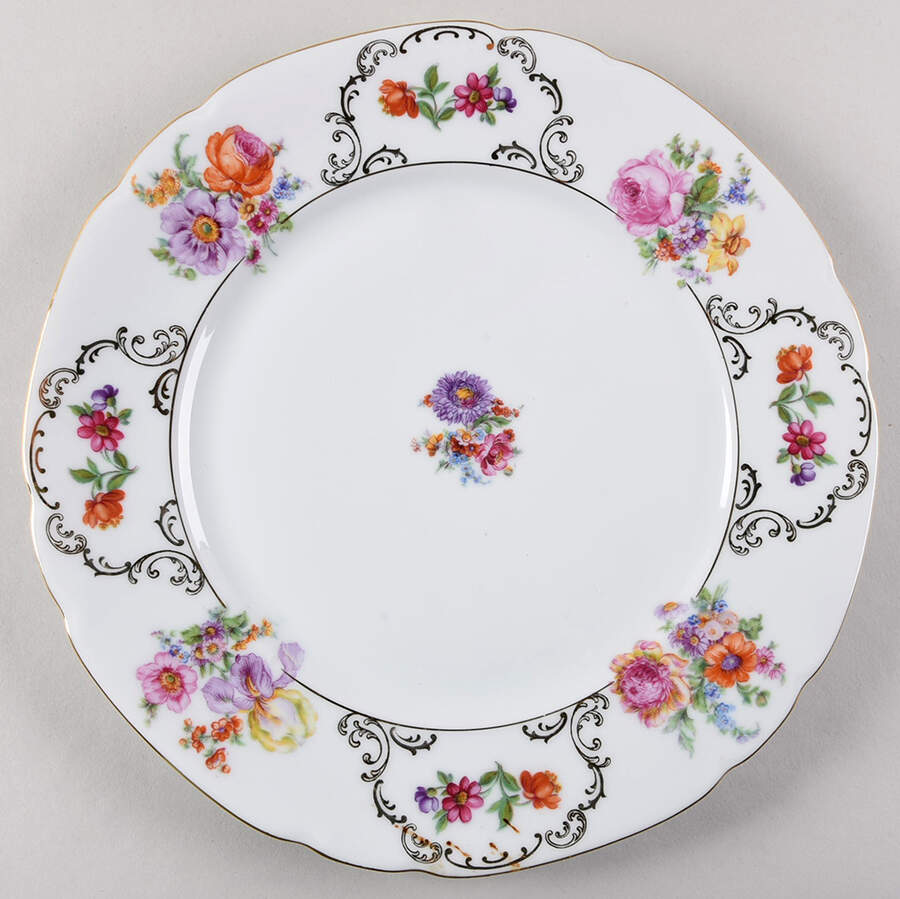 VIT419 Dinner Plate by Victoria (Czech)-1