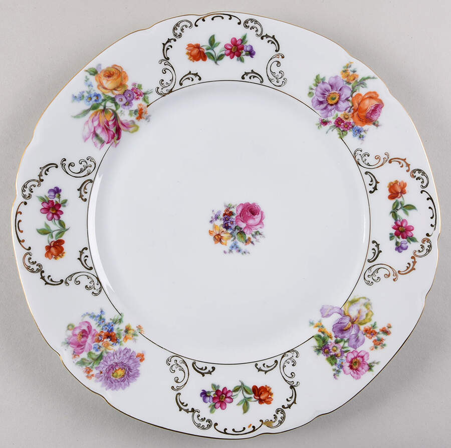VIT419 Dinner Plate by Victoria (Czech)-1