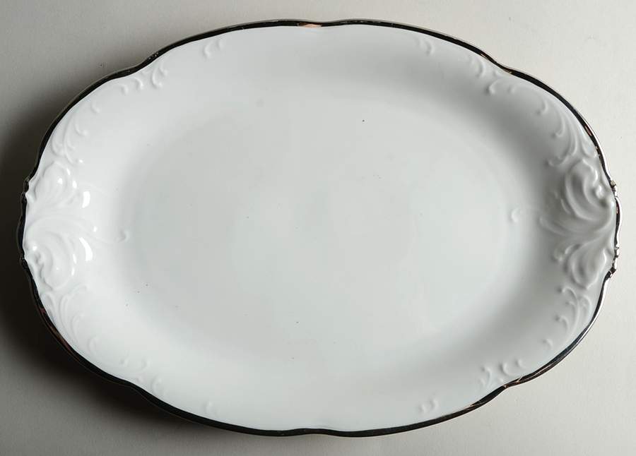Platin 12" Oval Serving Platter by Wawel-1