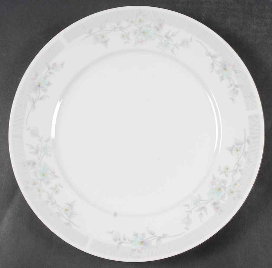 Eloquence Dinner Plate by Wallace Heritage (Japan)-1