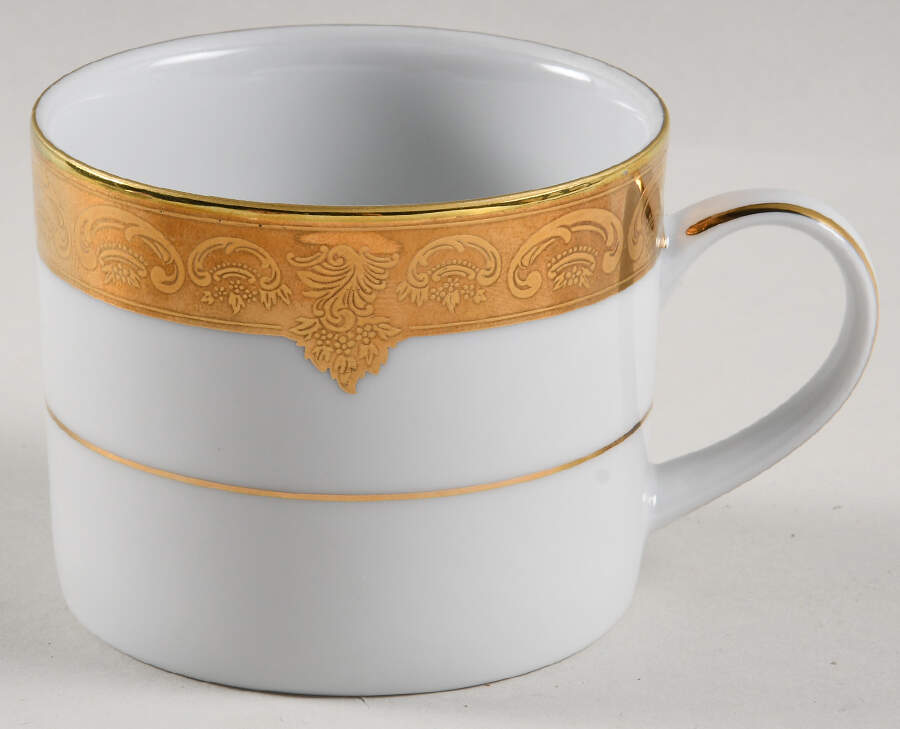 Grande Baroque Gold Flat Cup by Wallace Heritage (Japan)-1