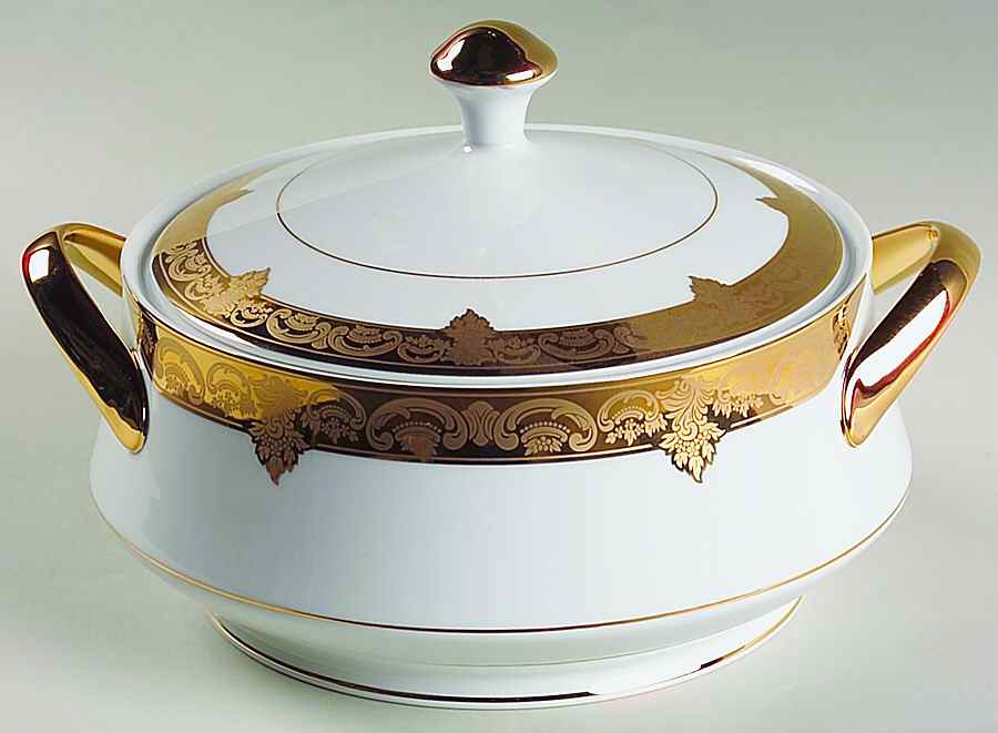 Grande Baroque Gold 2 Qt Round Covered Casserole by Wallace Heritage (Japan)-1