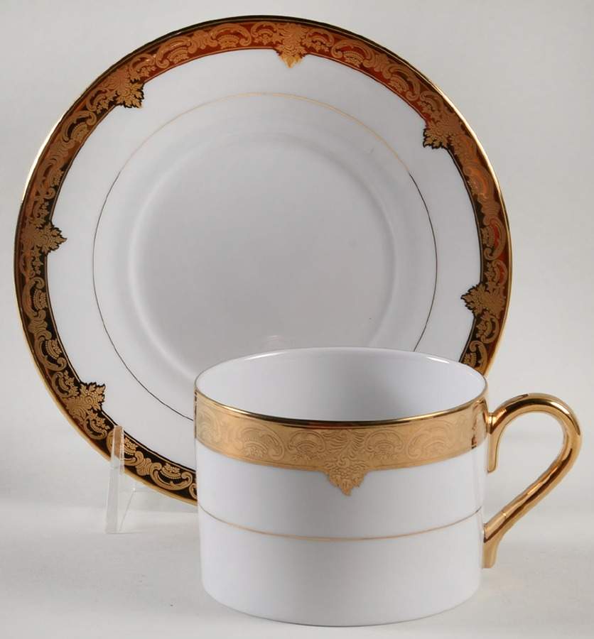 Grande Baroque Gold Flat Cup & Saucer Set by Wallace Heritage (Japan)-1