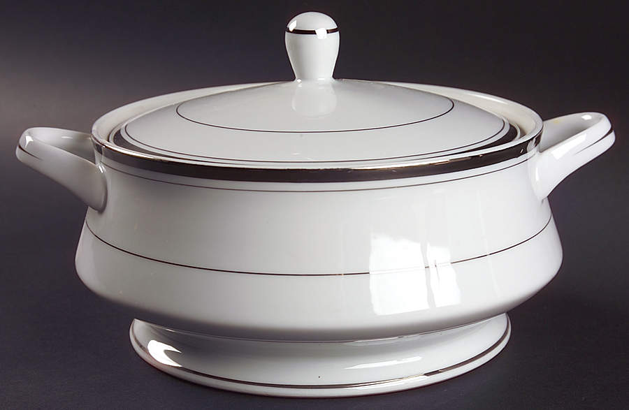 Newport Round Covered Vegetable by Wallace Heritage (Japan)-1