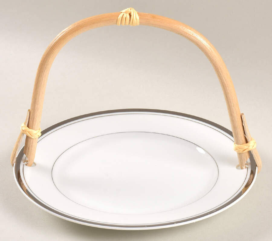 Newport 5 3/8"-5 5/8" Bamboo Handled Serving Plate  HC by Wallace Heritage (Japan)-1