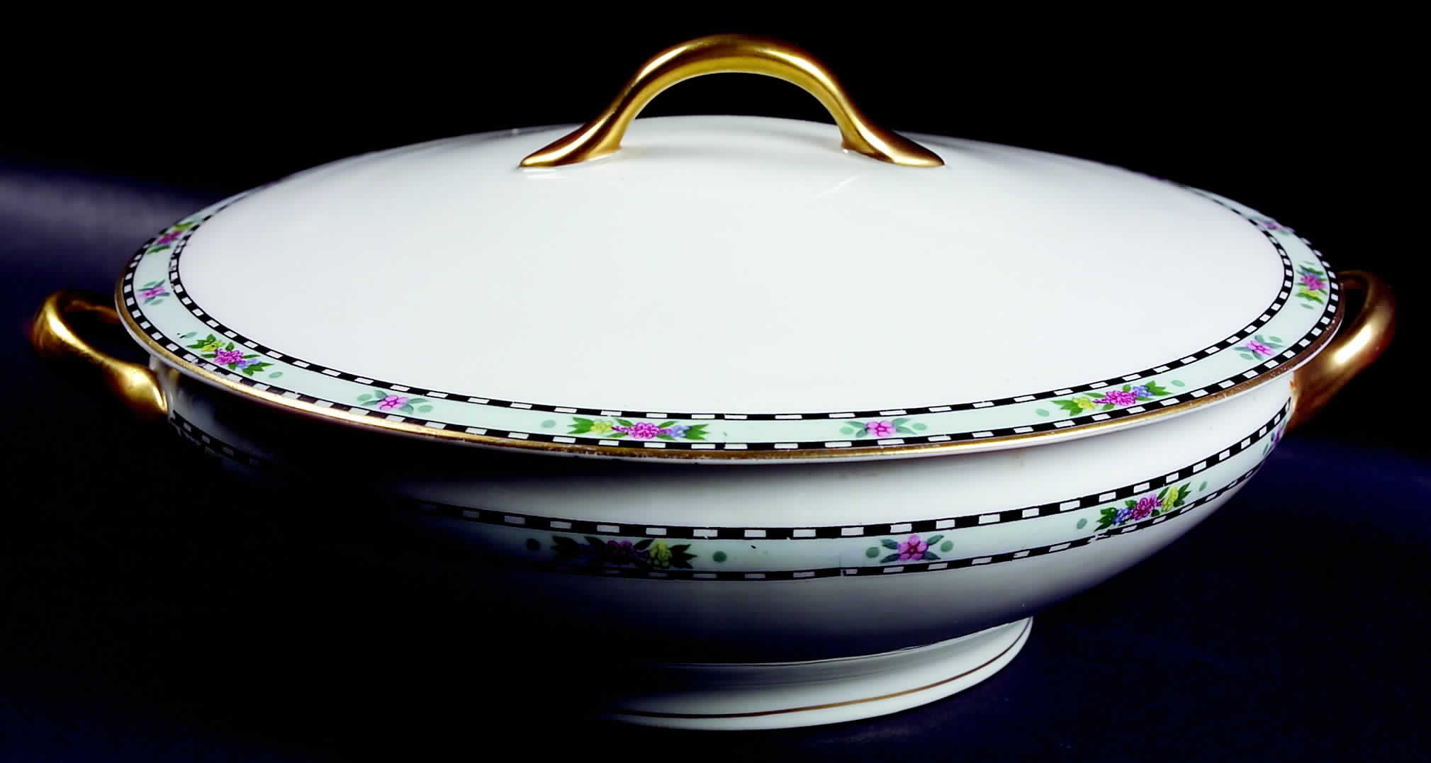 B9233 Round Covered Vegetable by Warwick-1