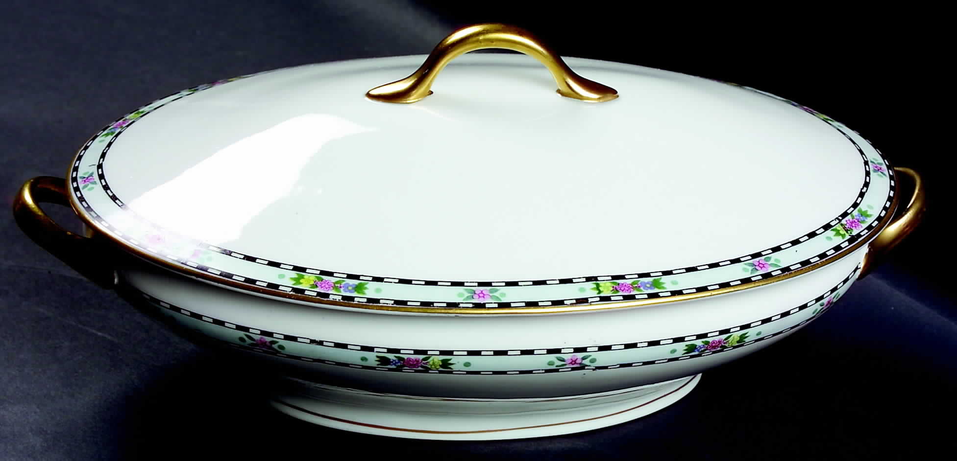 B9233 Oval Covered Vegetable by Warwick-1