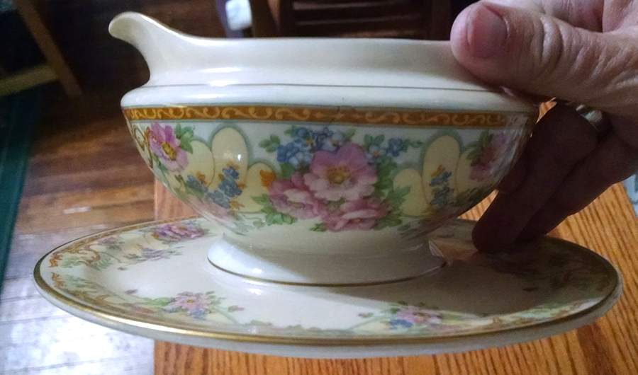 C9385 Gravy Boat with Attached Underplate by Warwick-1