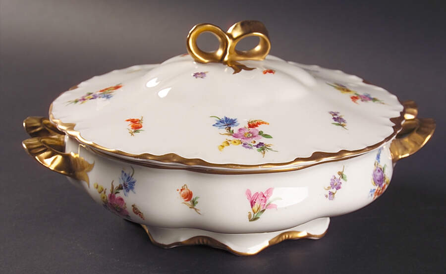 Dresden Round Covered Vegetable by Warwick-1