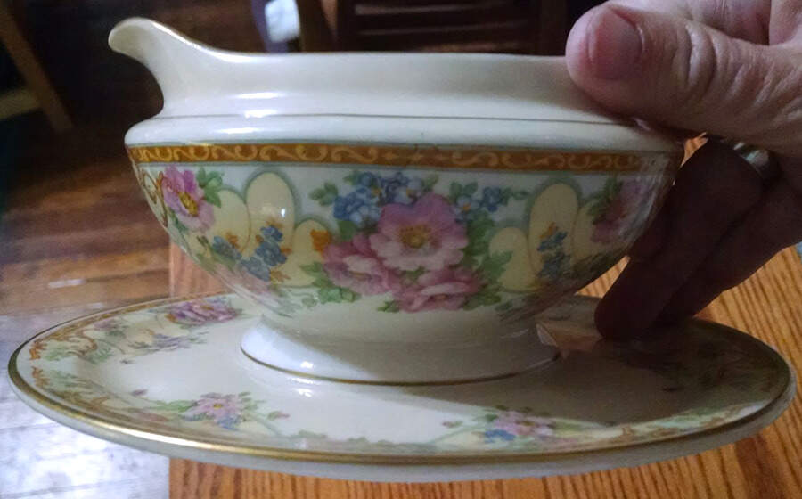 AB9431 Gravy Boat with Attached Underplate by Warwick-1