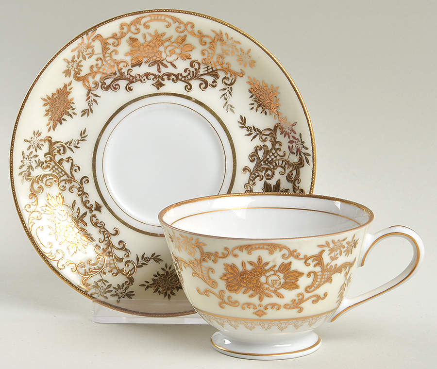 Y-102 Footed Cup & Saucer Set by Wiss-1