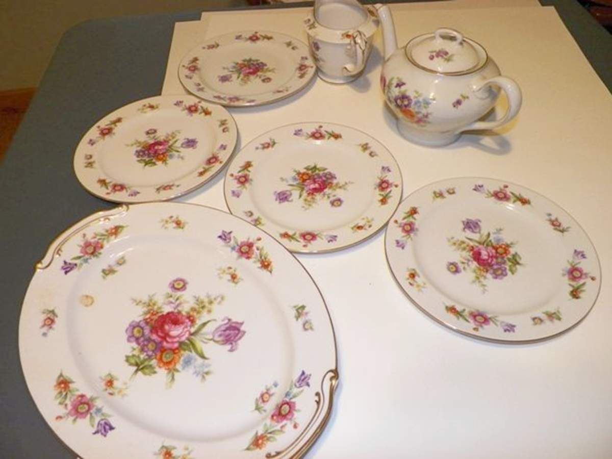 Dresdona Teapot & Lid by Wentworth-1