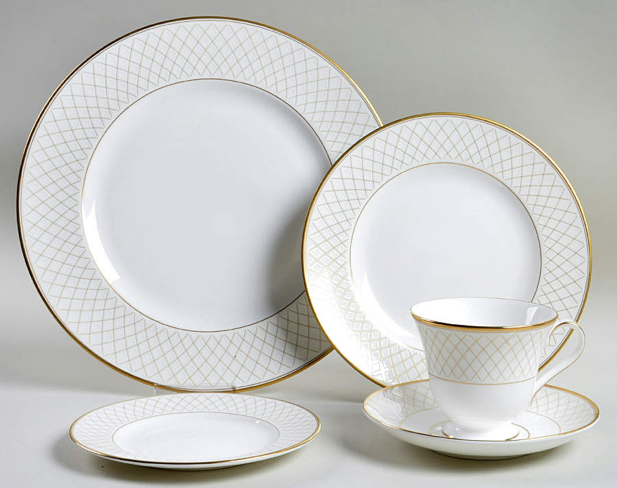 Crosshaven 5 Piece Place Setting by Waterford China-1