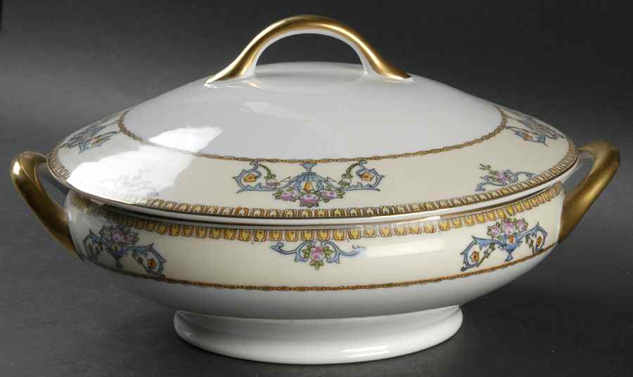 Cameo Round Covered Vegetable by Wheelock-1