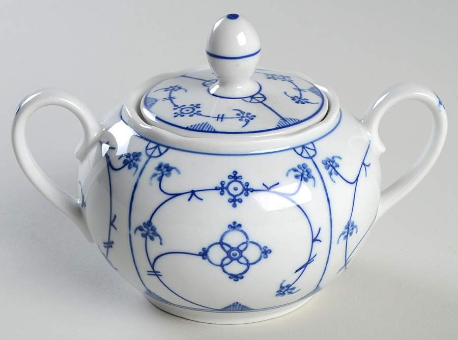 Strawflower (Scalloped) Sugar Bowl & Lid by Winterling - Bavaria-1
