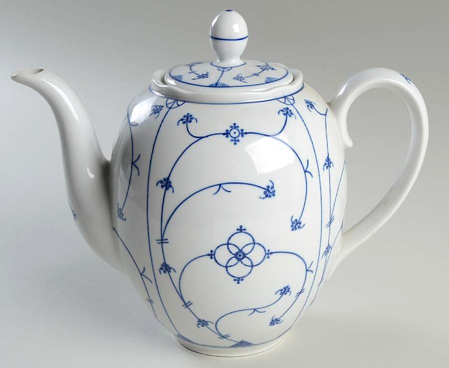Strawflower (Scalloped) Coffee Pot & Lid by Winterling - Bavaria-1