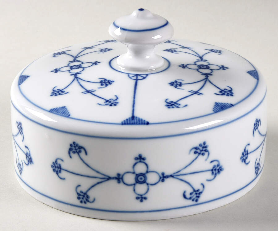 Strawflower (Scalloped) Lid for Round Butter by Winterling - Bavaria-1