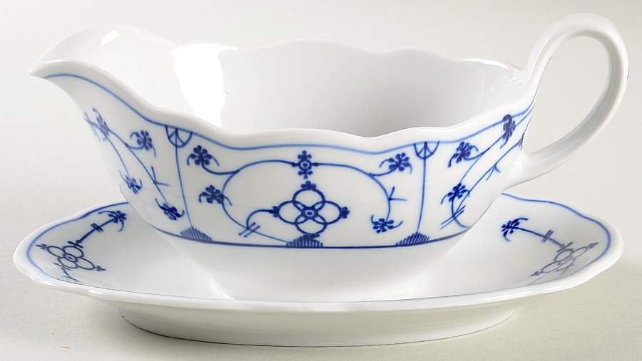 Strawflower (Scalloped) Gravy Boat with Attached Underplate by Winterling - Bavaria-1