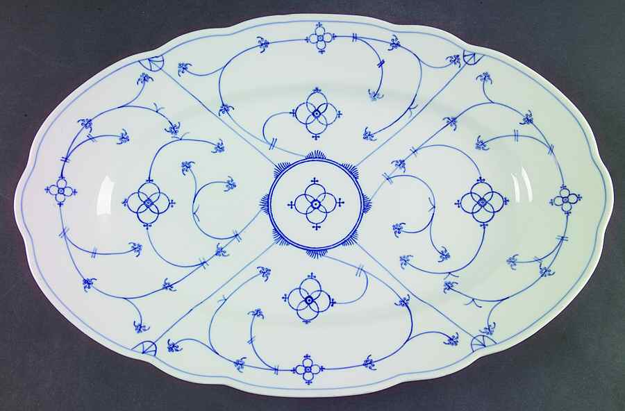 Strawflower (Scalloped) 15" Oval Serving Platter by Winterling - Bavaria-1