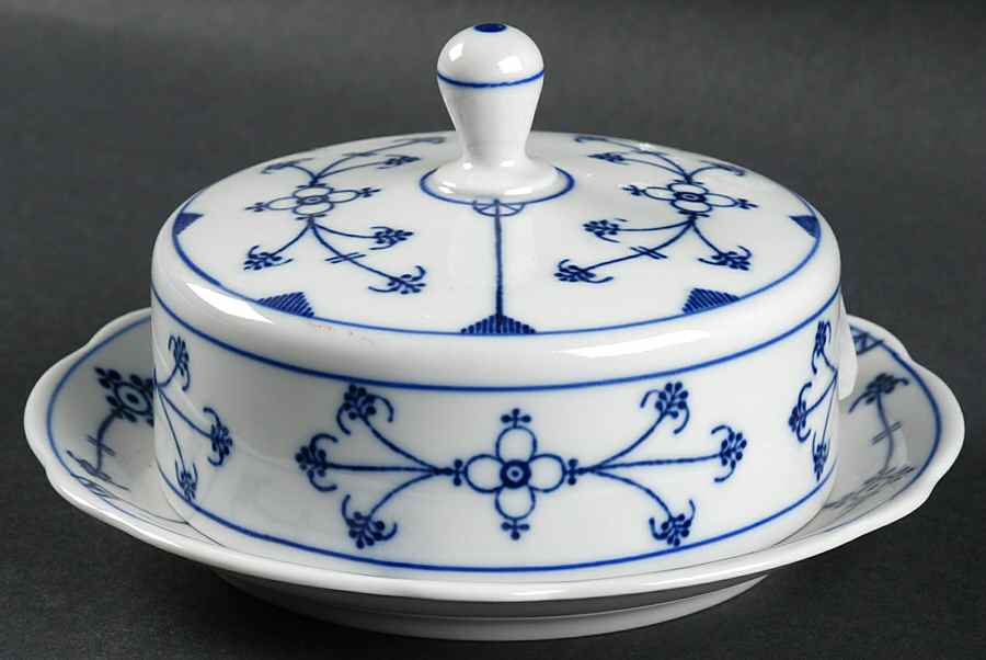Strawflower (Scalloped) Round Covered Butter by Winterling - Bavaria-1