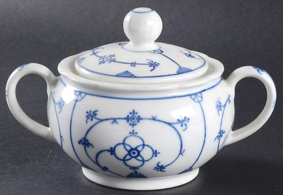 Strawflower (Scalloped) Sugar Bowl & Lid by Winterling - Bavaria-1