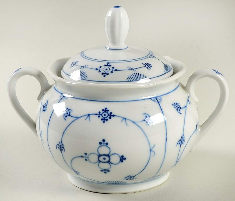 Strawflower (Scalloped) Sugar Bowl & Lid by Winterling - Bavaria-1