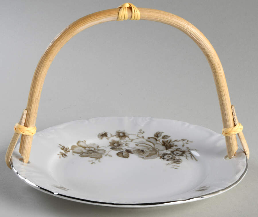 WIG154 5 3/8"-5 5/8" Bamboo Handled Serving Plate  HC by Winterling - Bavaria-1