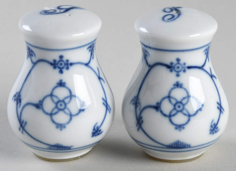 Strawflower (Smooth) Salt & Pepper Set by Winterling - Bavaria-1