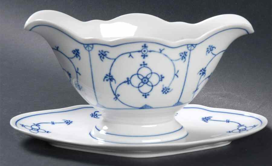 Strawflower (Smooth) Gravy Boat with Attached Underplate by Winterling - Bavaria-1