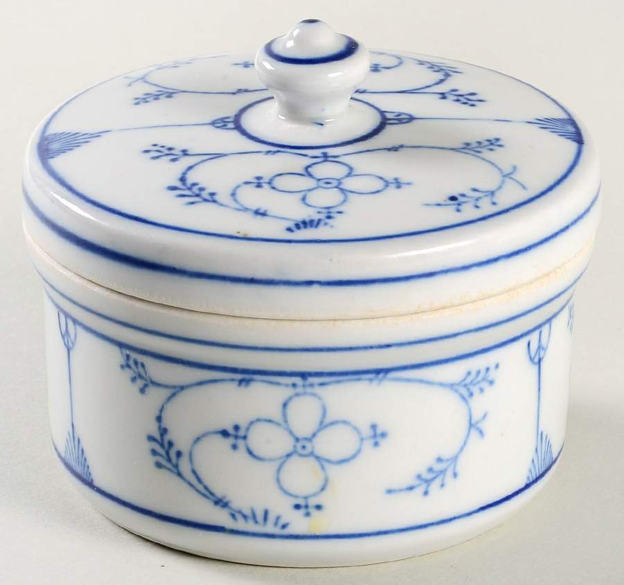 Strawflower (Smooth) Sugar Bowl & Lid by Winterling - Bavaria-1