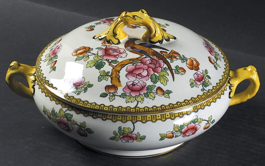Pheasant (Smooth) Round Covered Vegetable by F Winkle-1