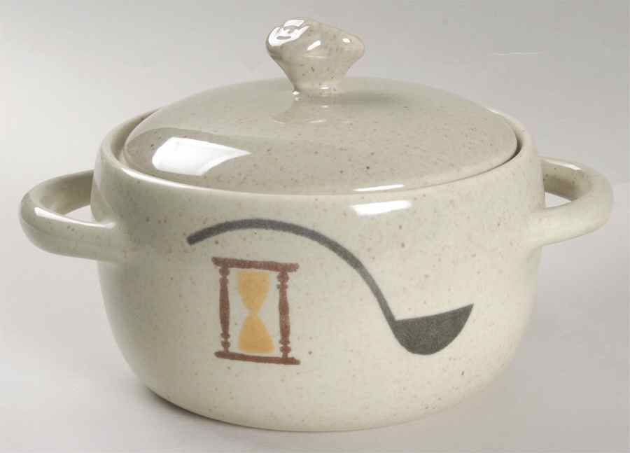 Gourmet 1.5 Qt Round Covered Casserole by Winfield-1