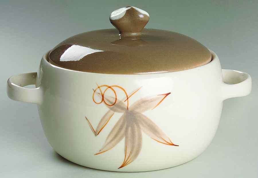 WIN1 1.5 Qt Round Covered Casserole by Winfield-1