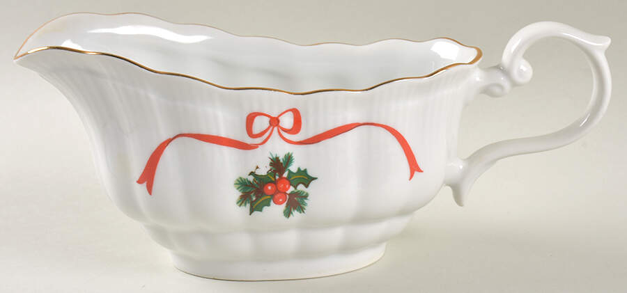 Holiday Ribbon (Ribbed) Gravy Boat by Walbrzych-1