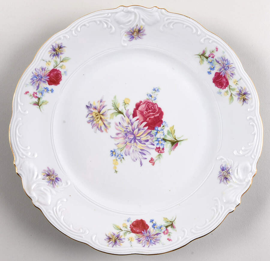 Rose Crest Dinner Plate by Walbrzych-1