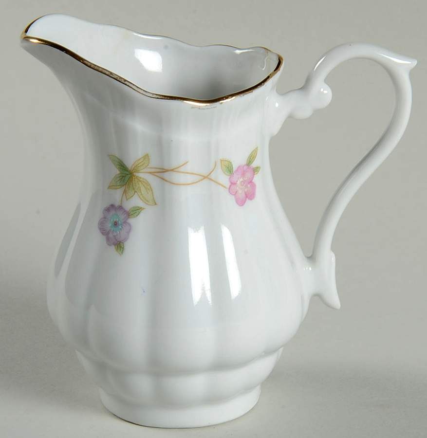 Windsor (Ribbed) Creamer by Walbrzych-1