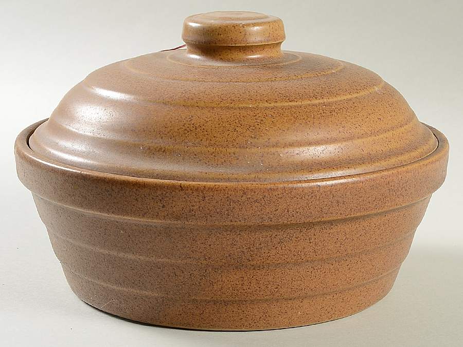 WNS2 2 Qt Round Covered Casserole by Western Stoneware-1