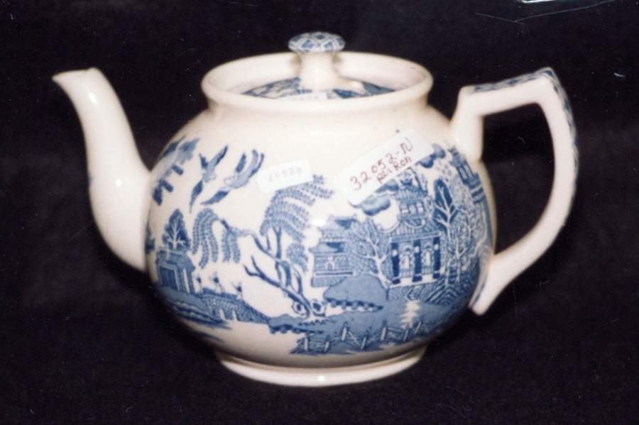 Olde Willow Blue Teapot & Lid by Arthur Wood-1